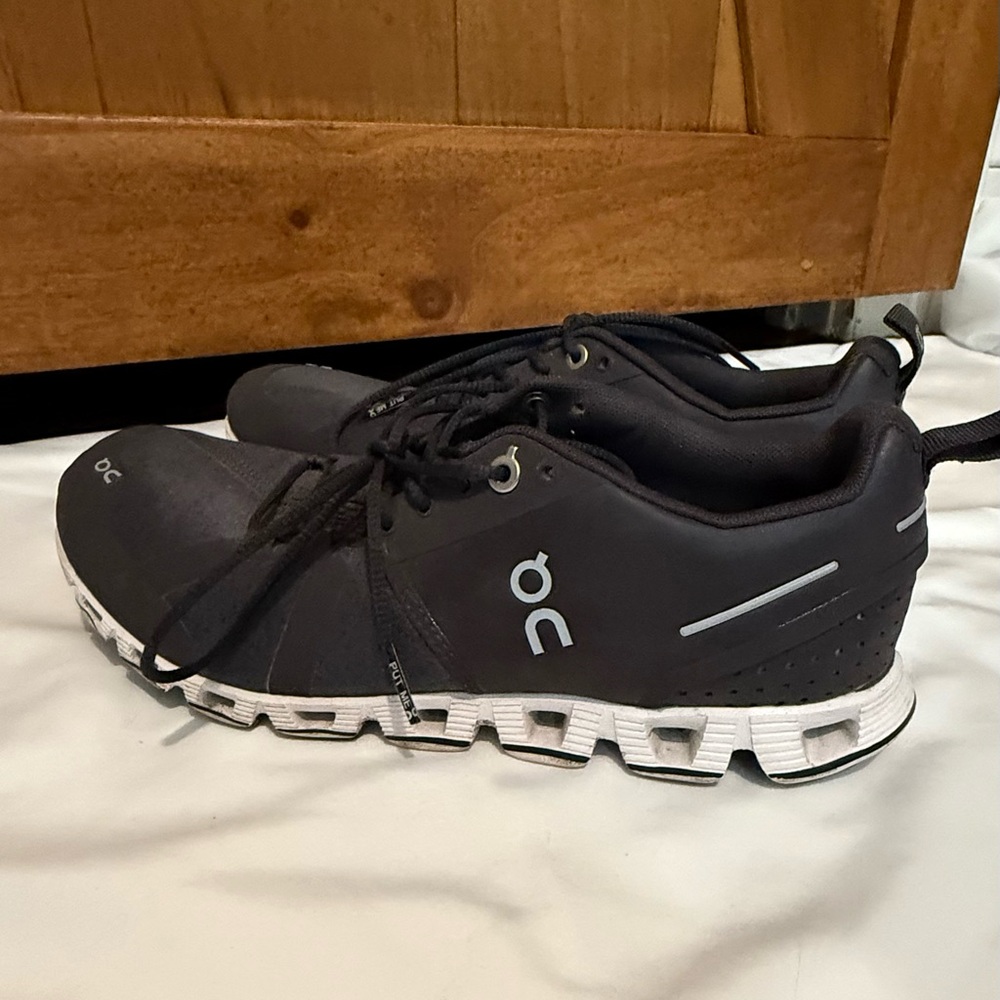 On Running Women’s Dark Grey Athletic Shoes